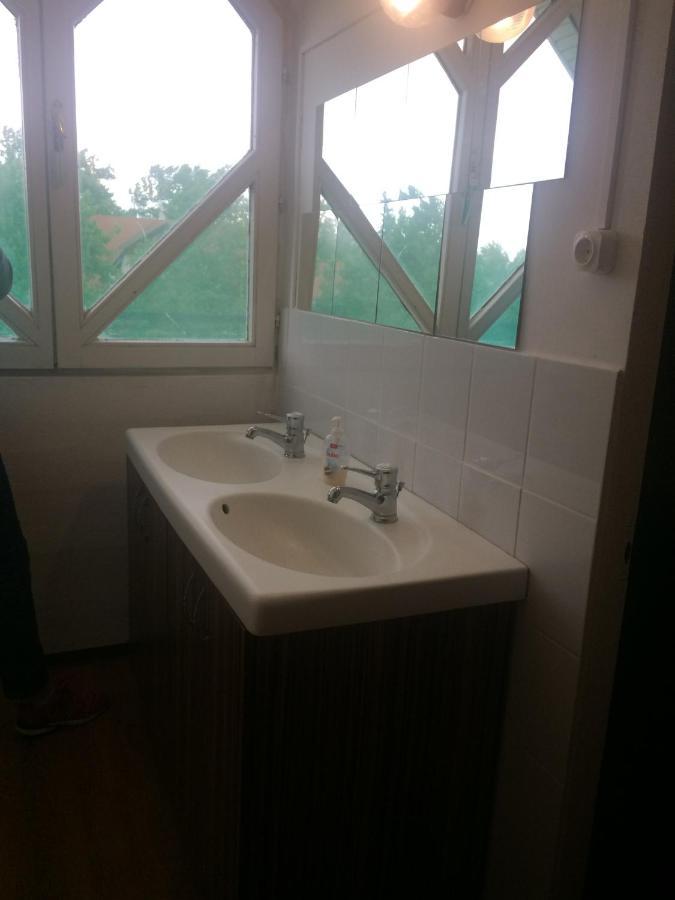 Y Hostel Balatonlelle Eksteriør billede